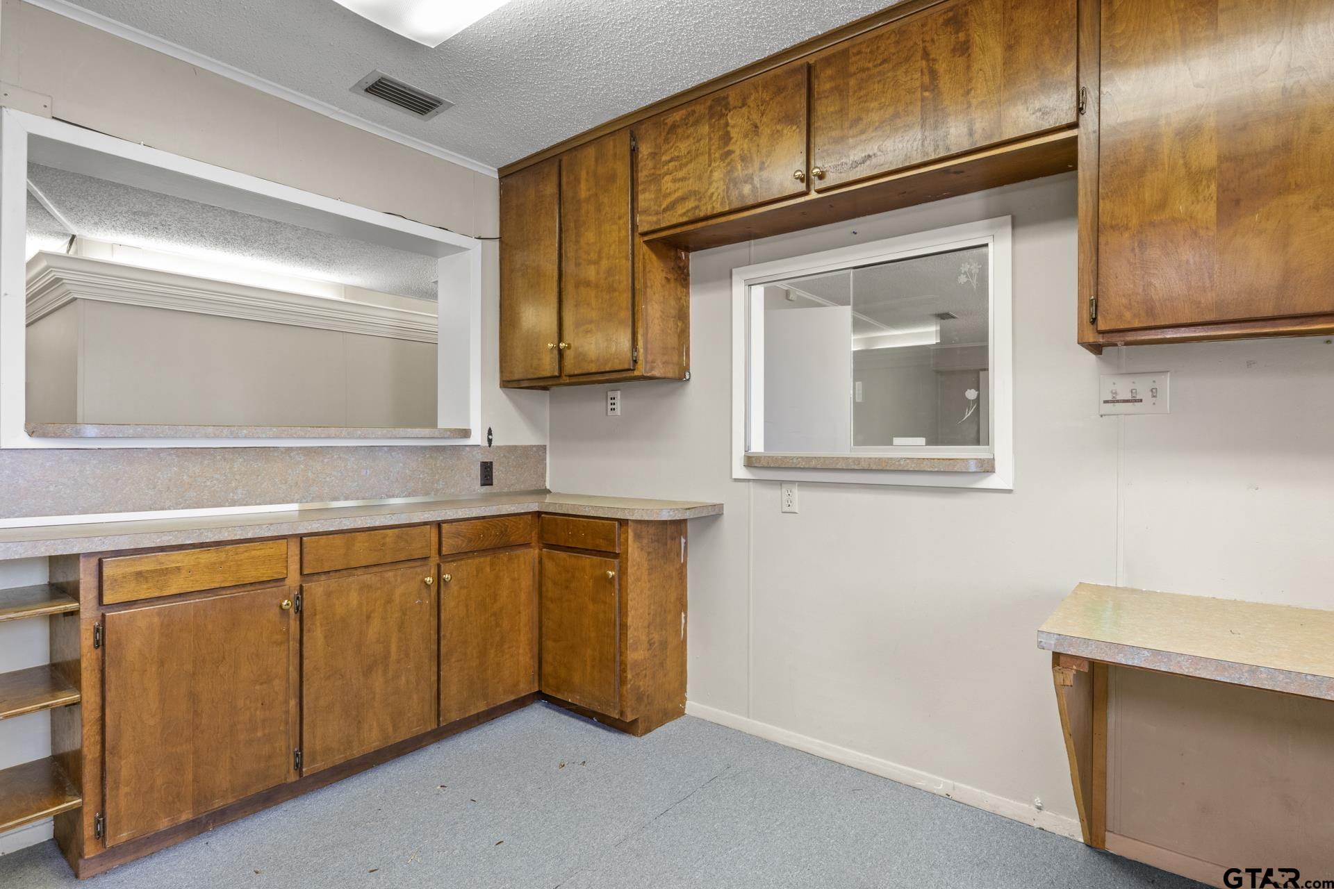 203 E 16th
