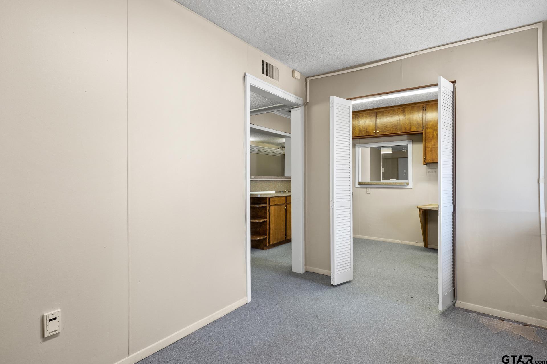 203 E 16th