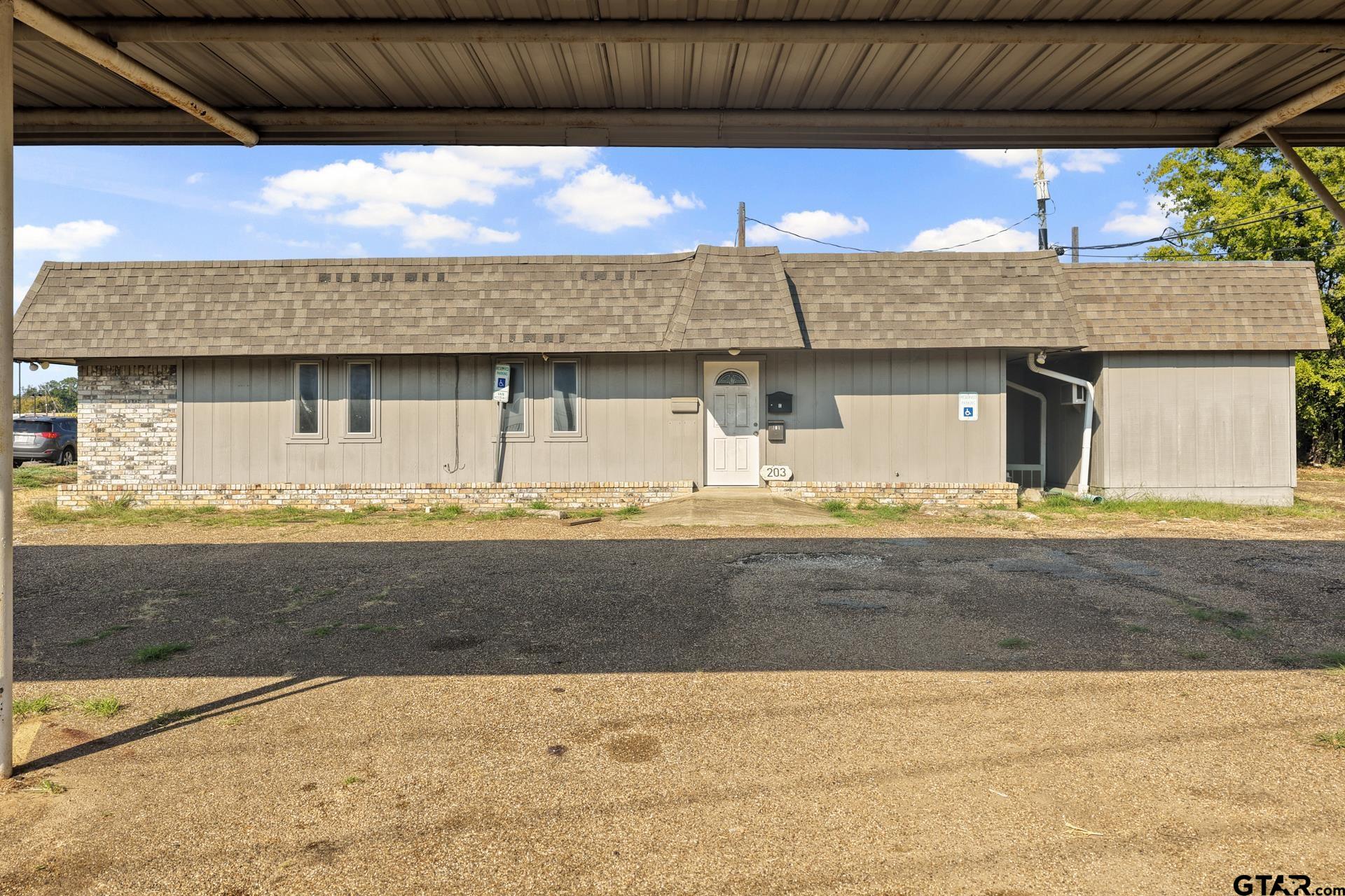 203 E 16th