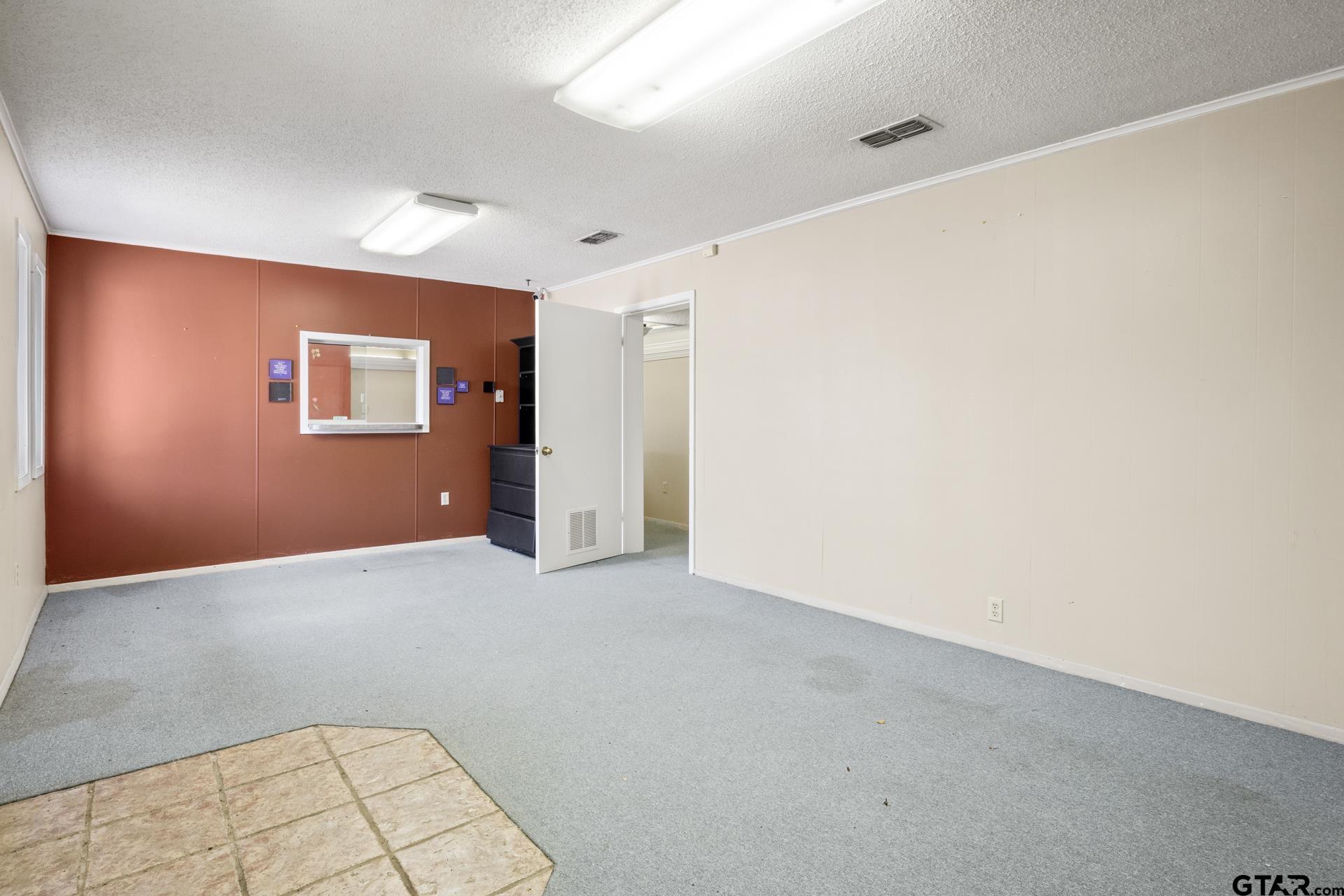 203 E 16th