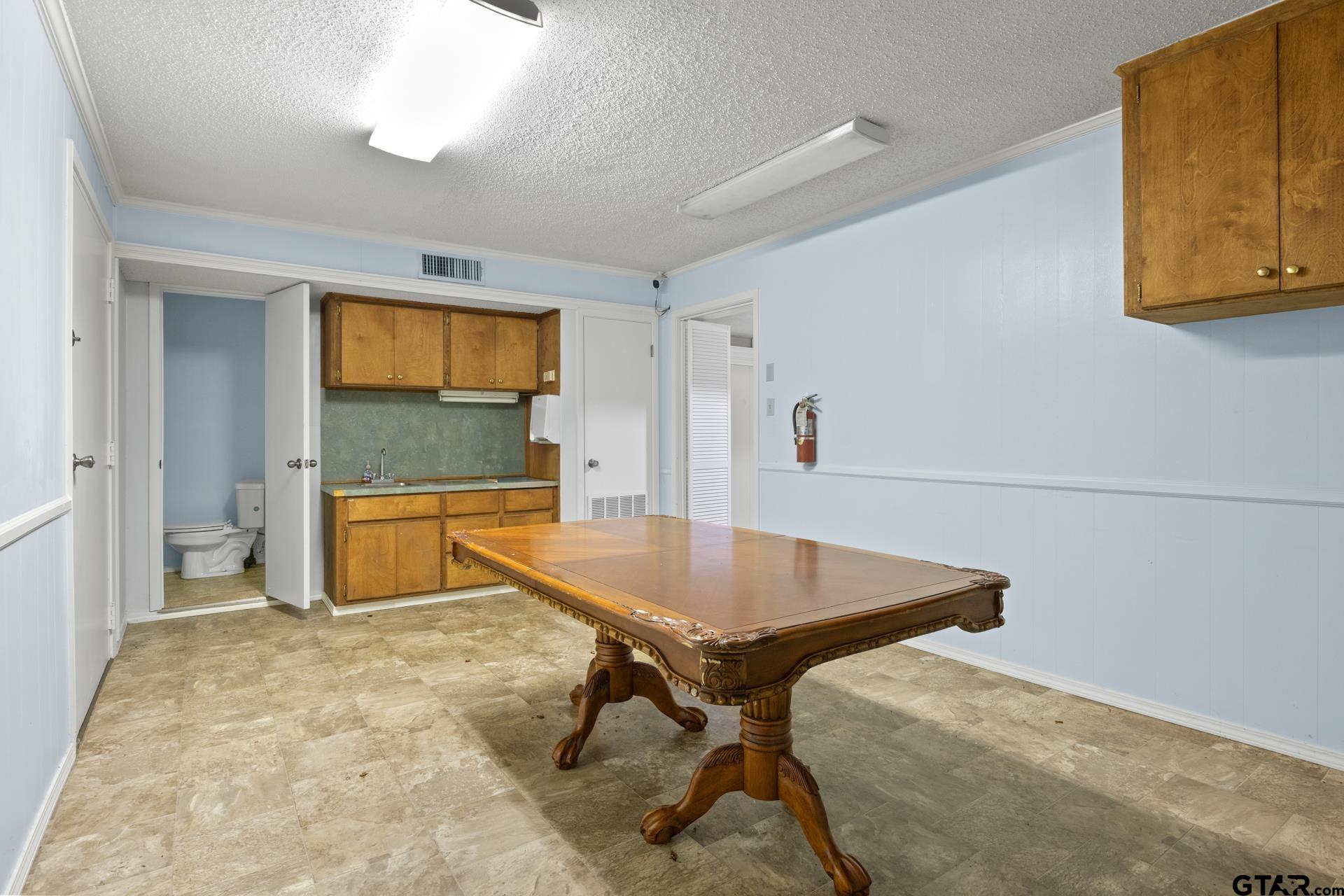 203 E 16th