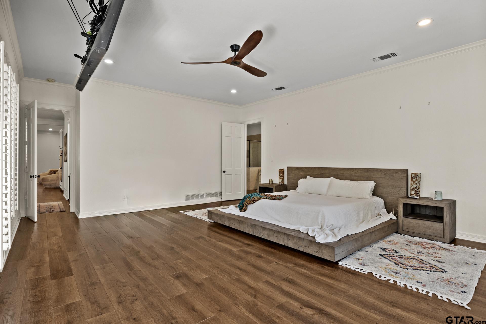 1105 S Williams