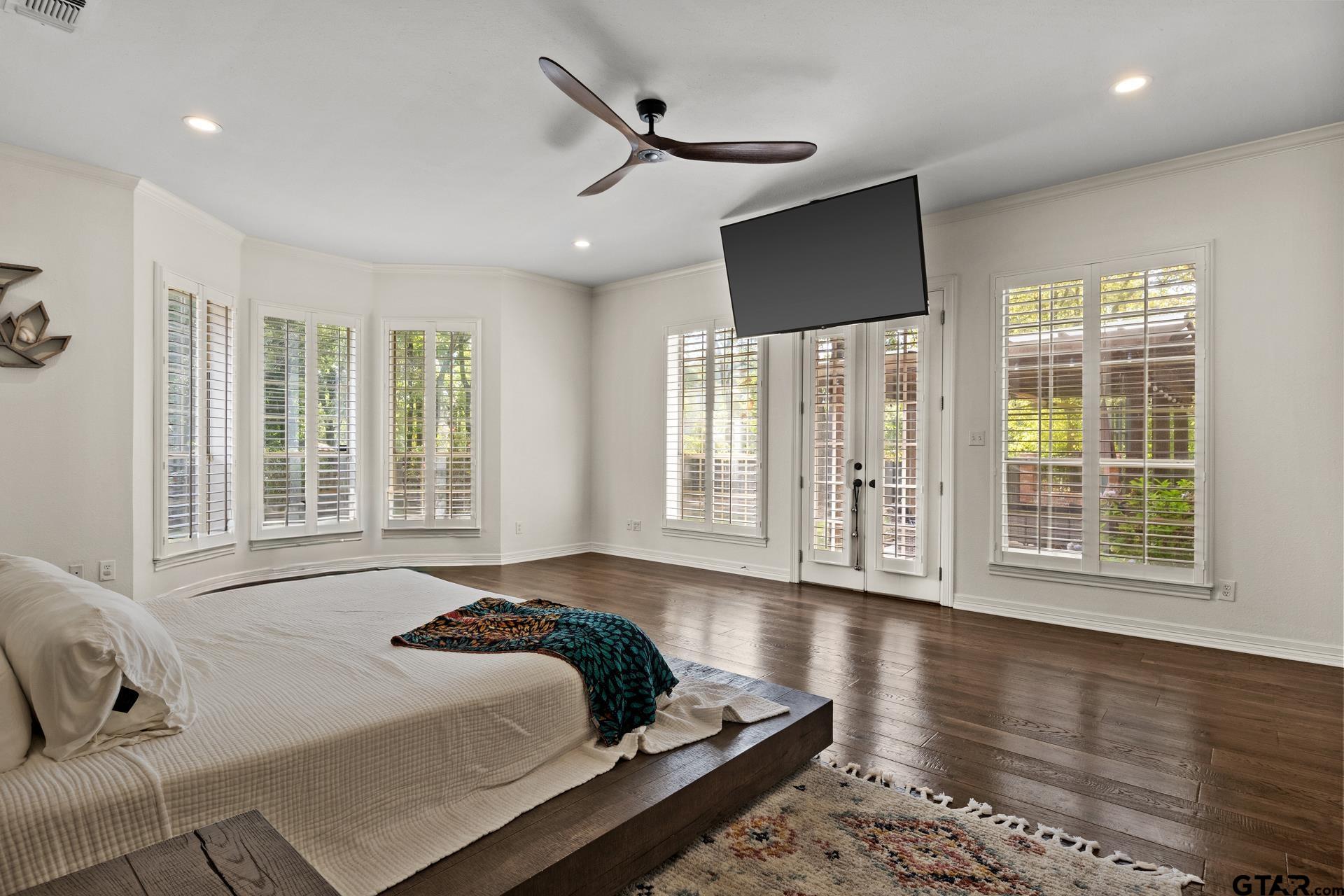 1105 S Williams