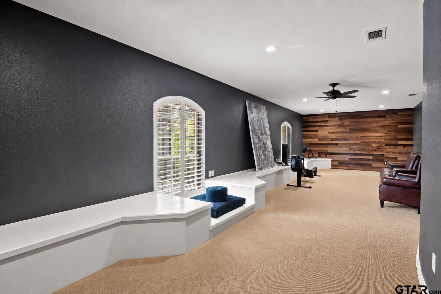 1105 S Williams