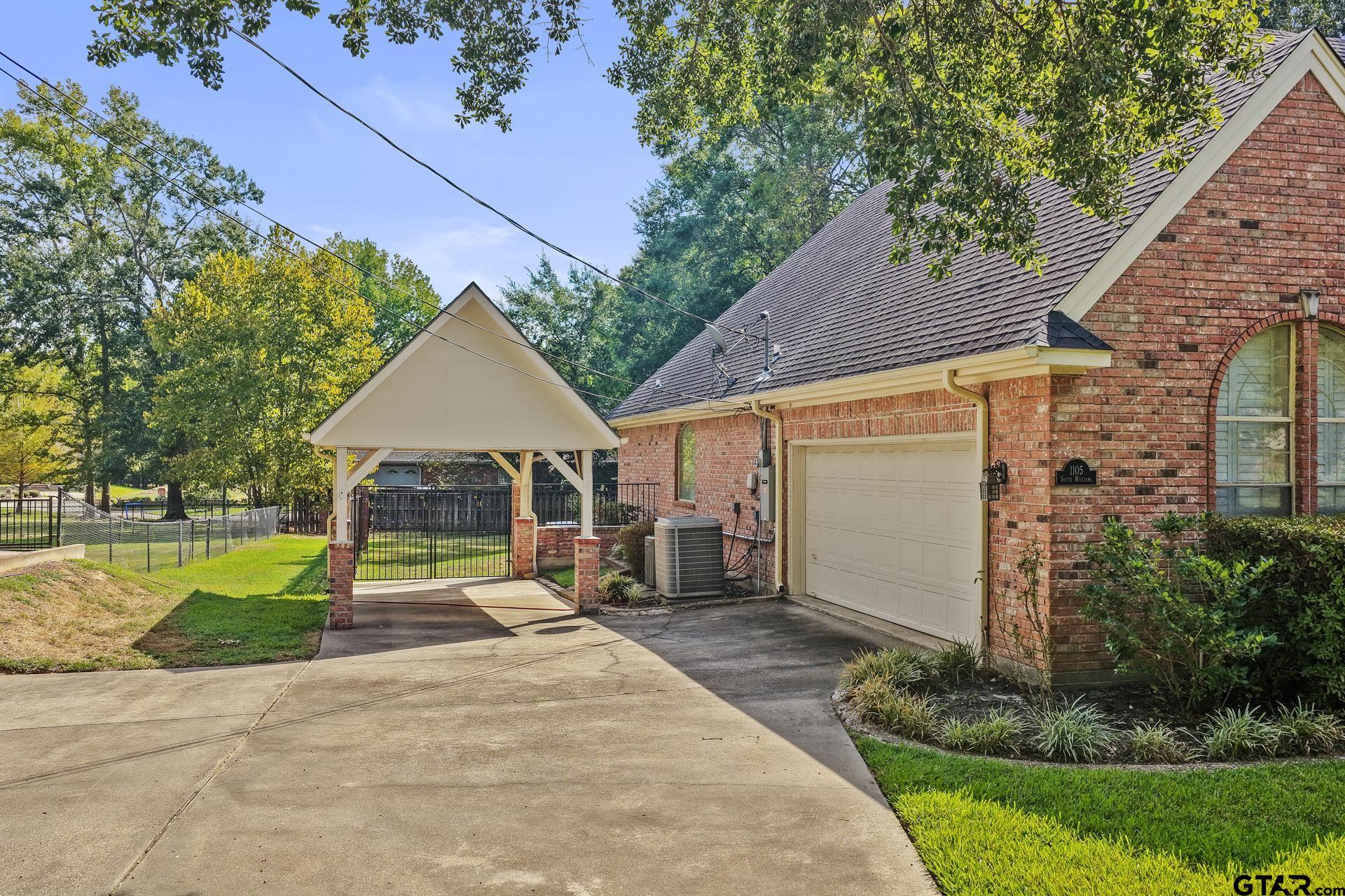 1105 S Williams