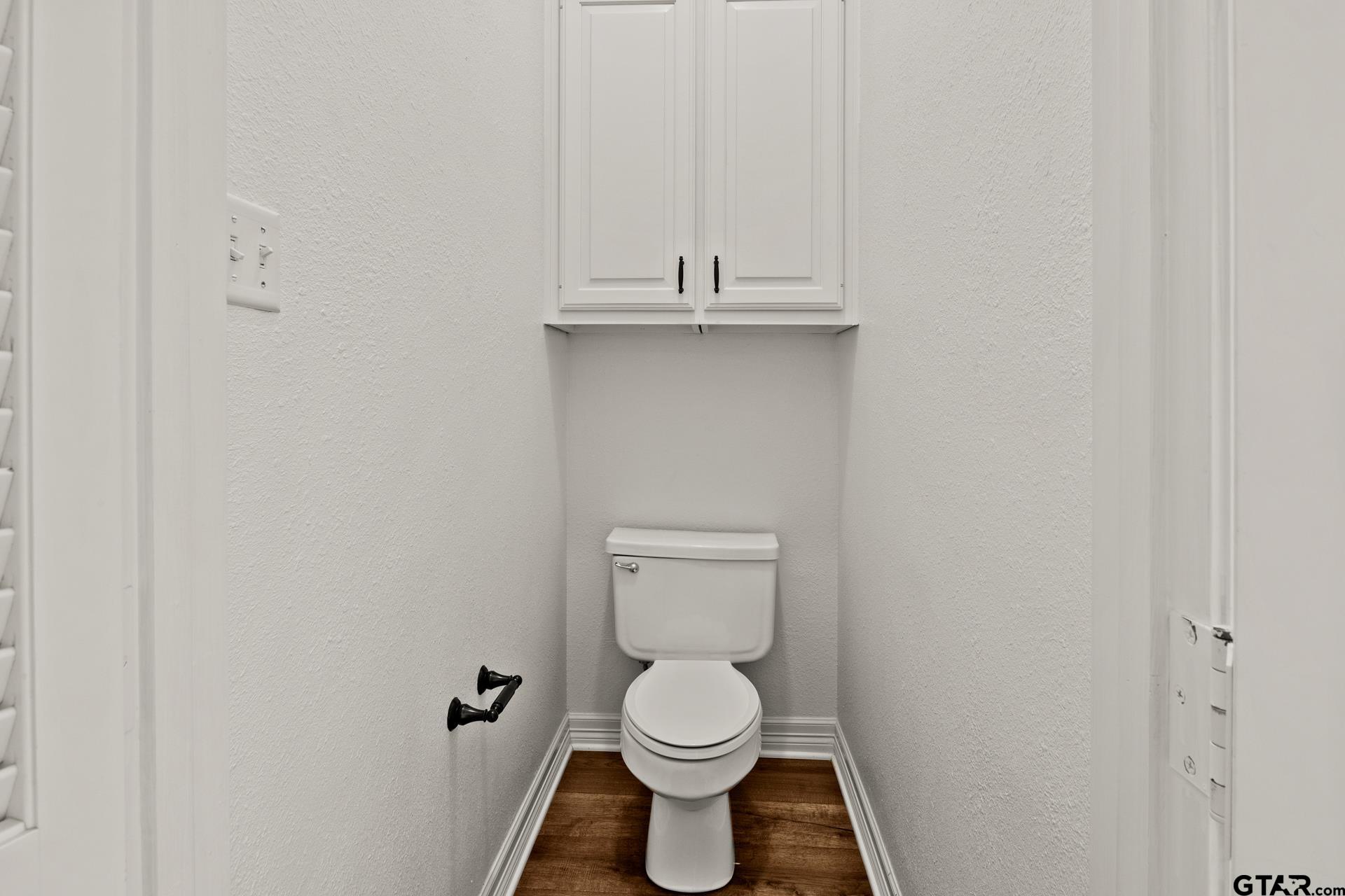 1105 S Williams