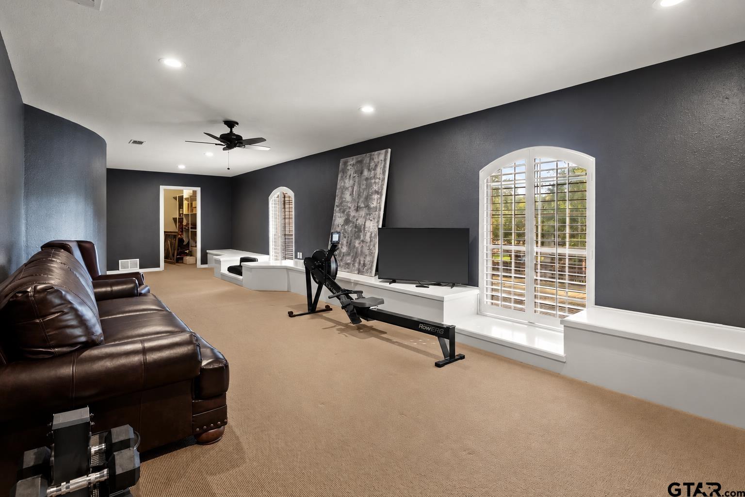 1105 S Williams