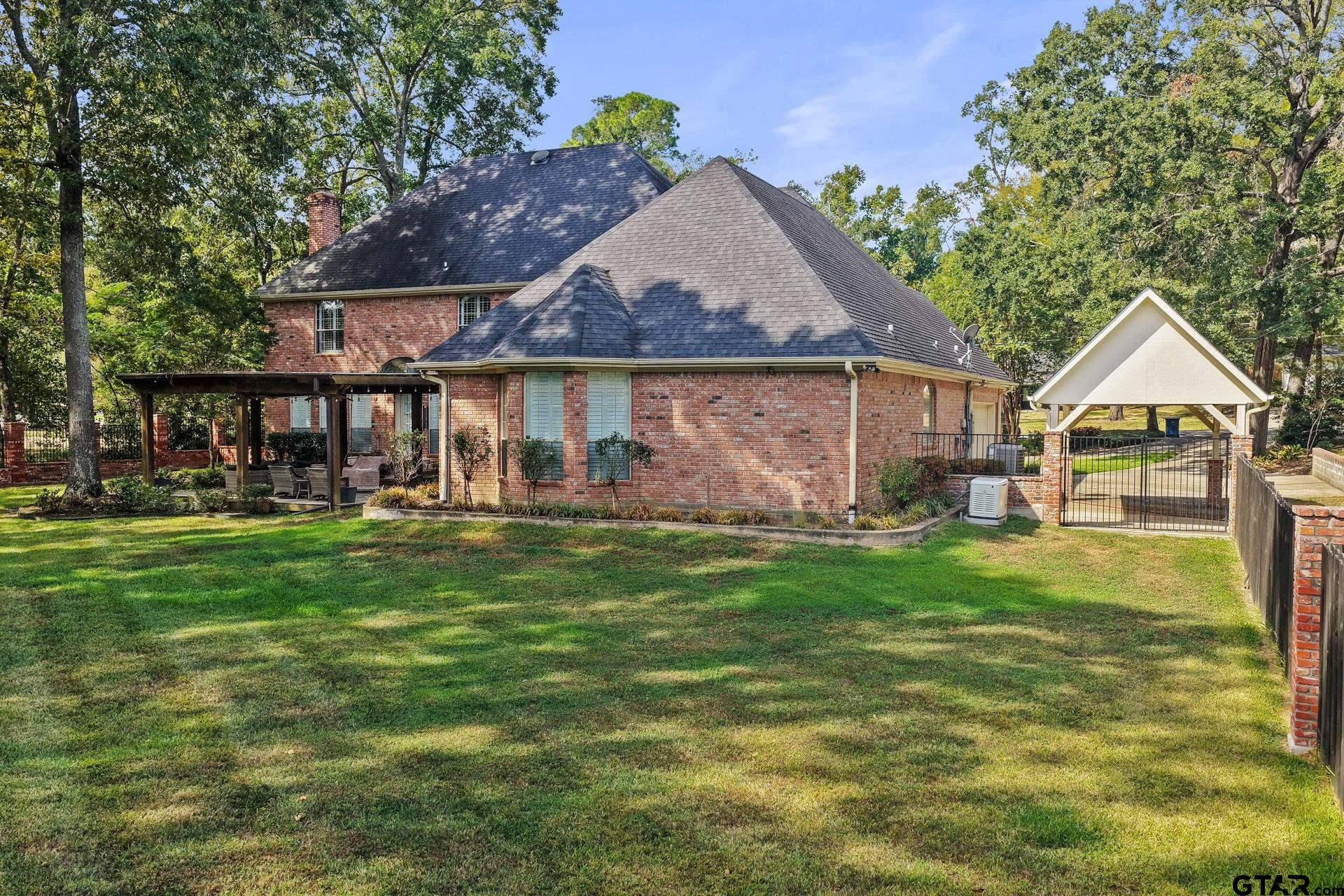 1105 S Williams