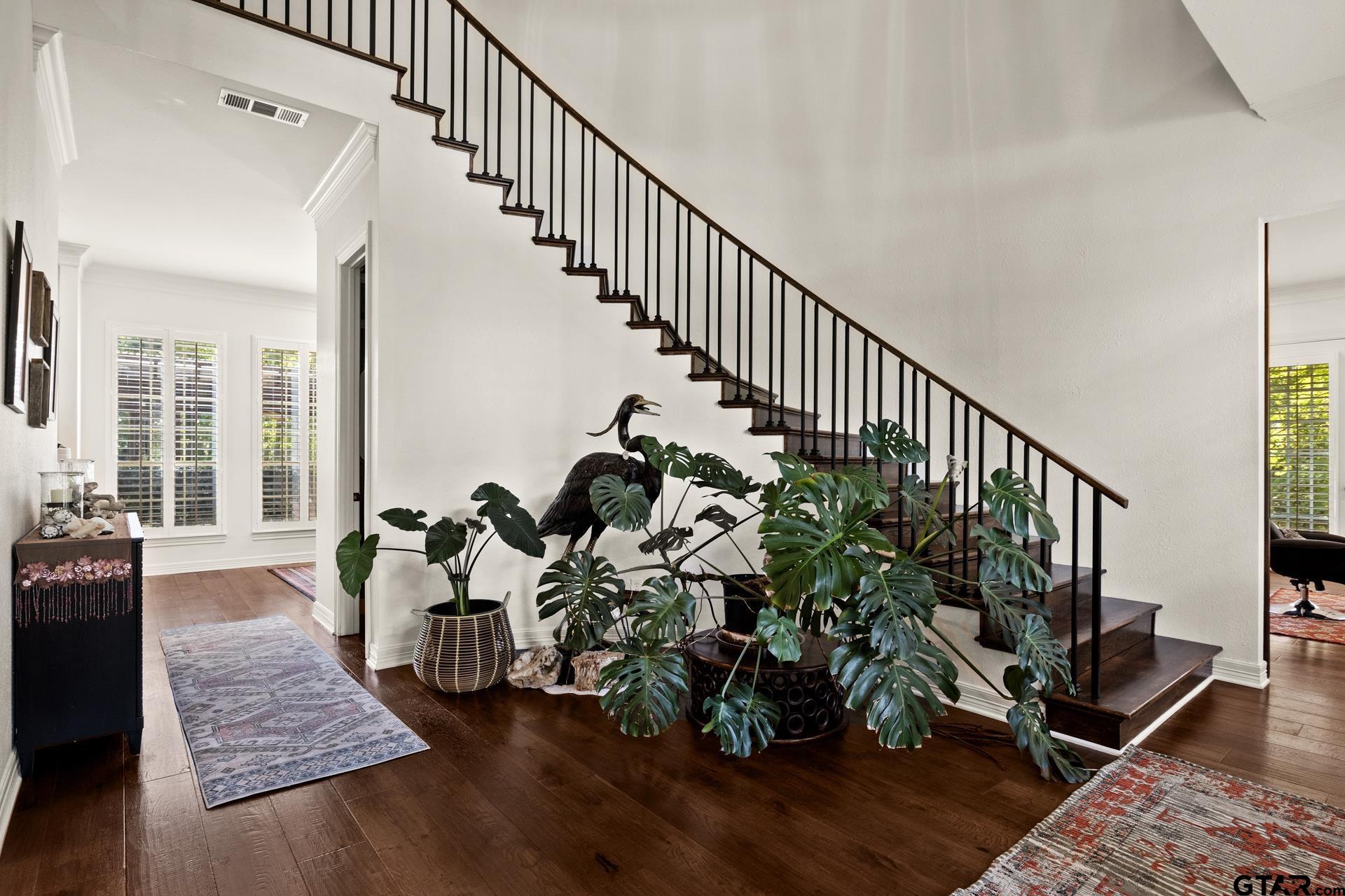 1105 S Williams