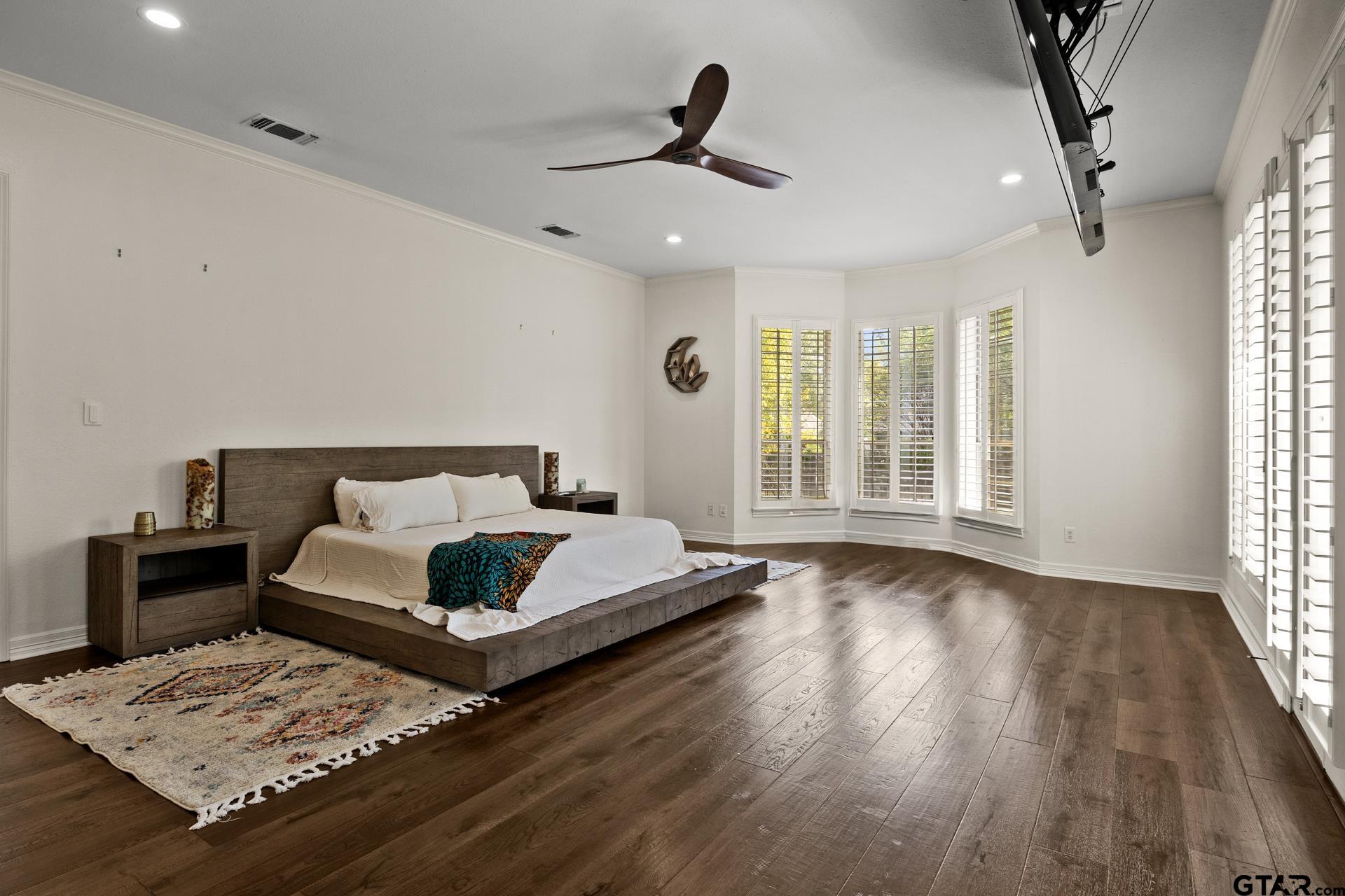 1105 S Williams