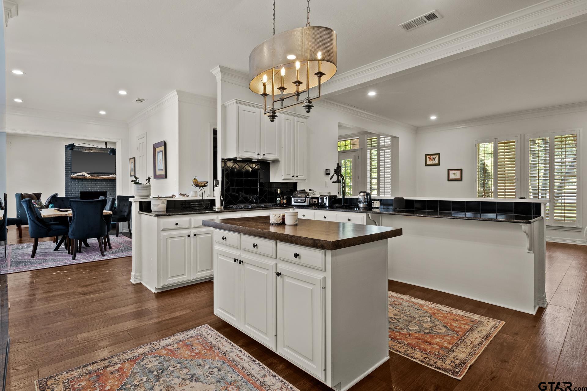 1105 S Williams