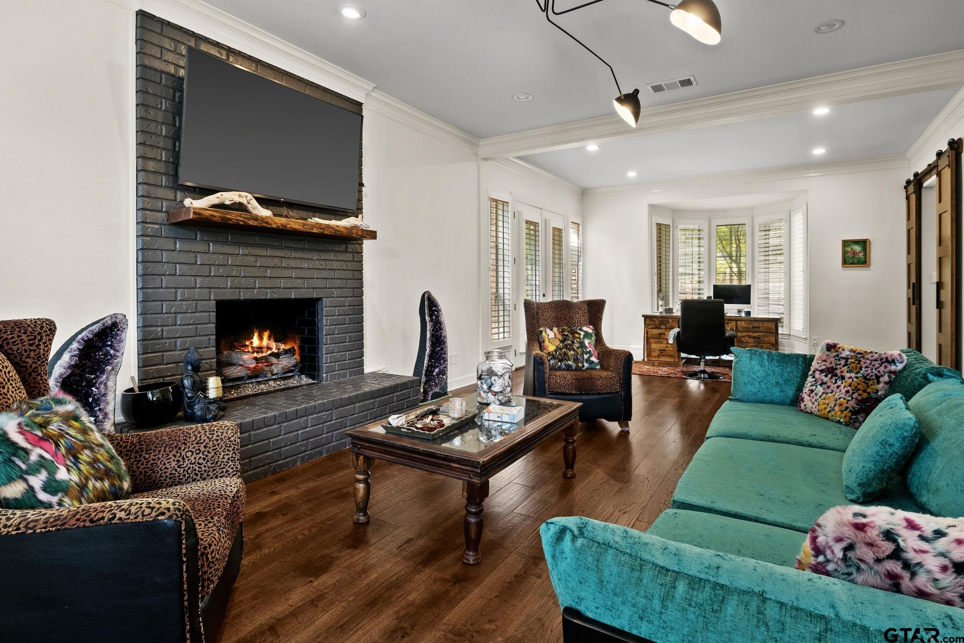 1105 S Williams
