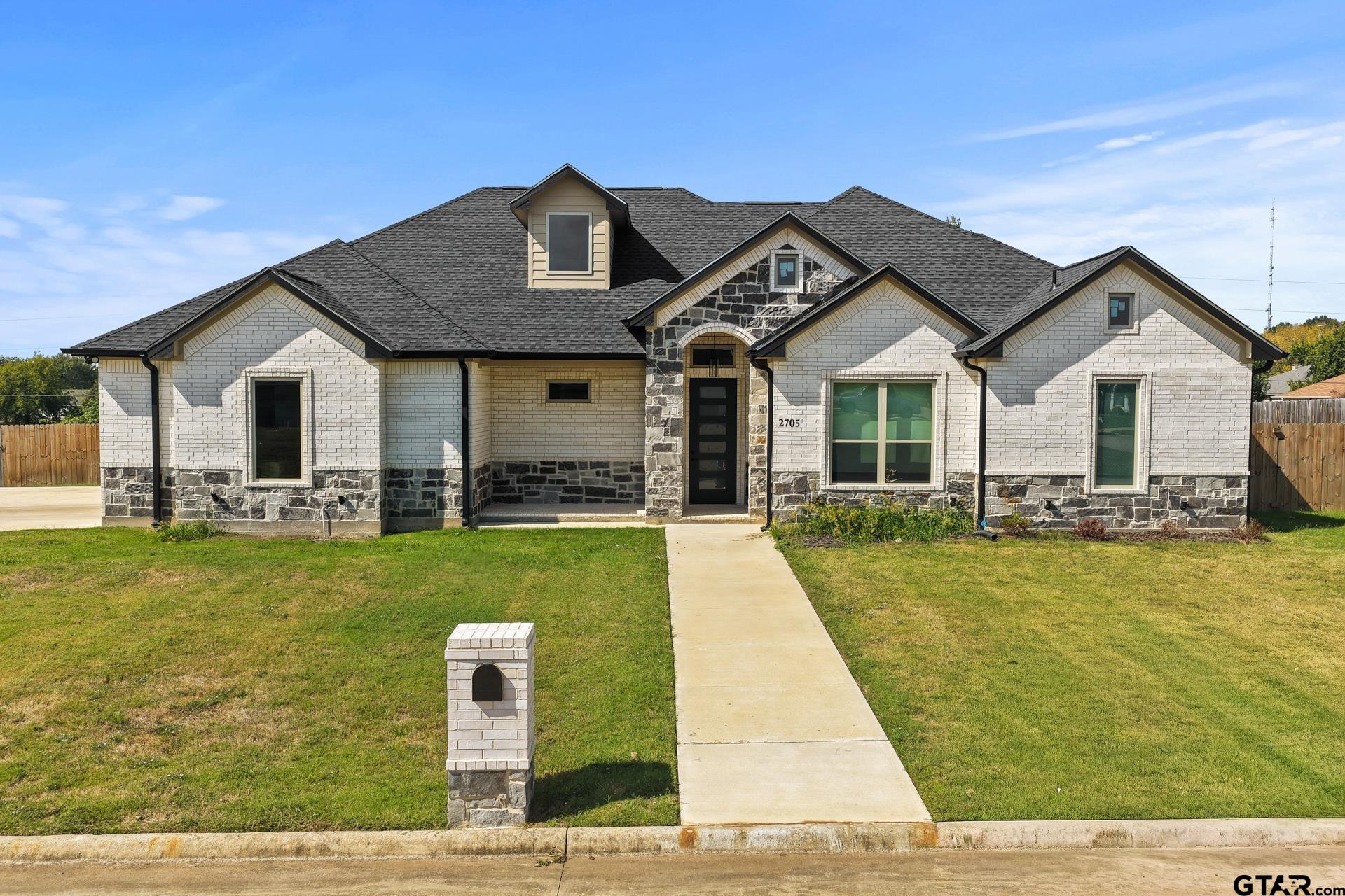 2705 Stone Briar