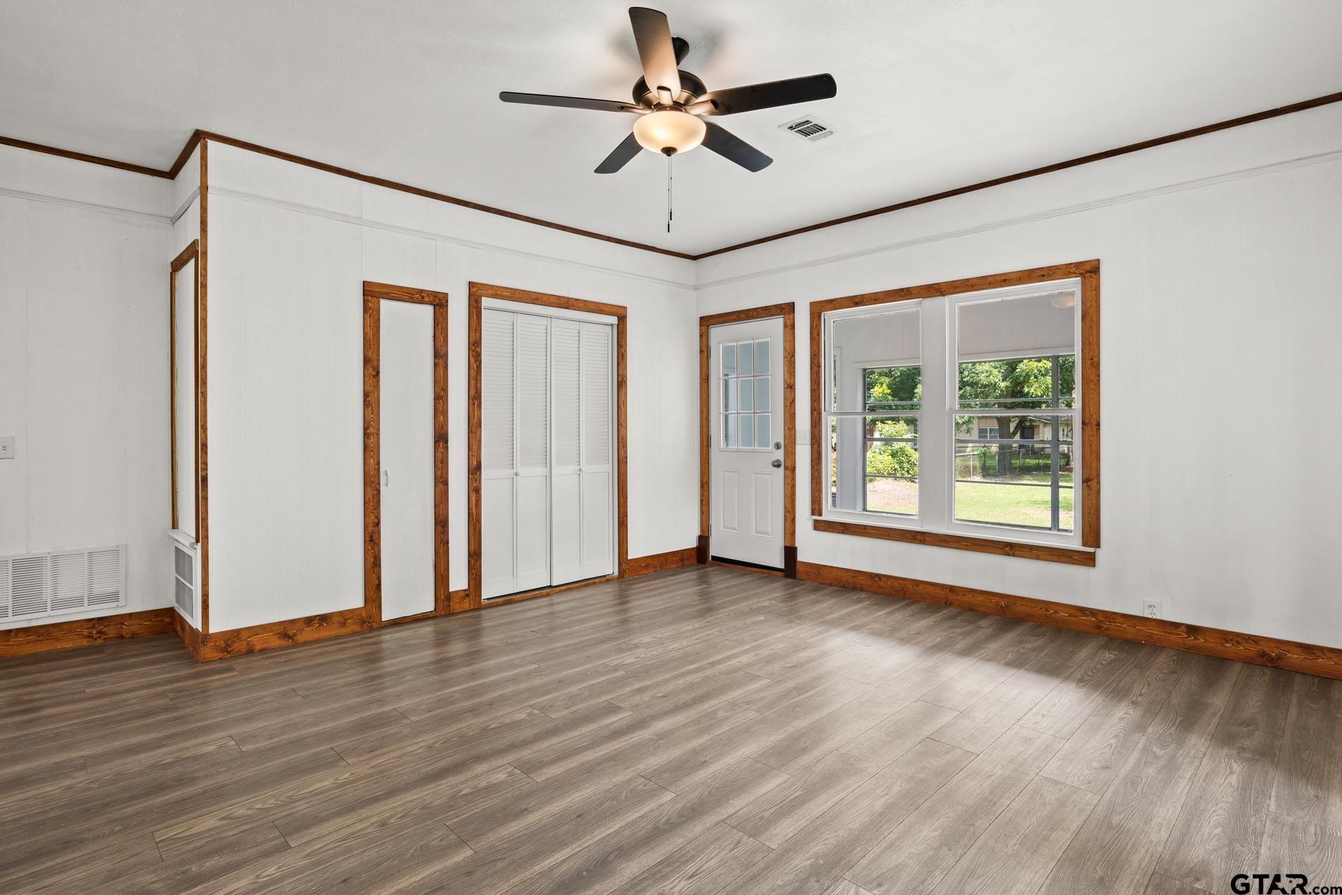 207 W 3rd