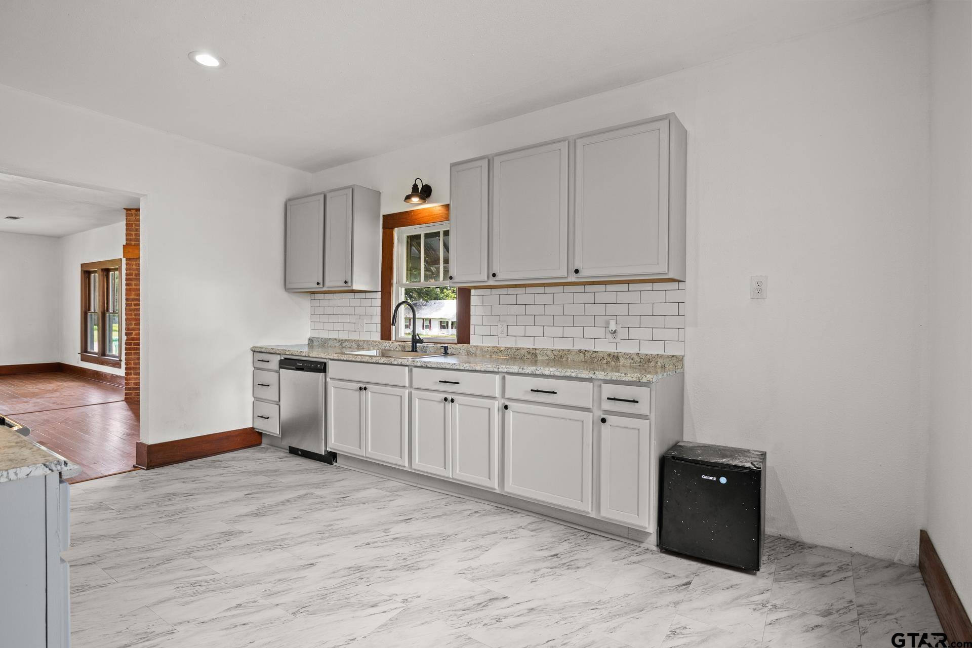 207 W 3rd