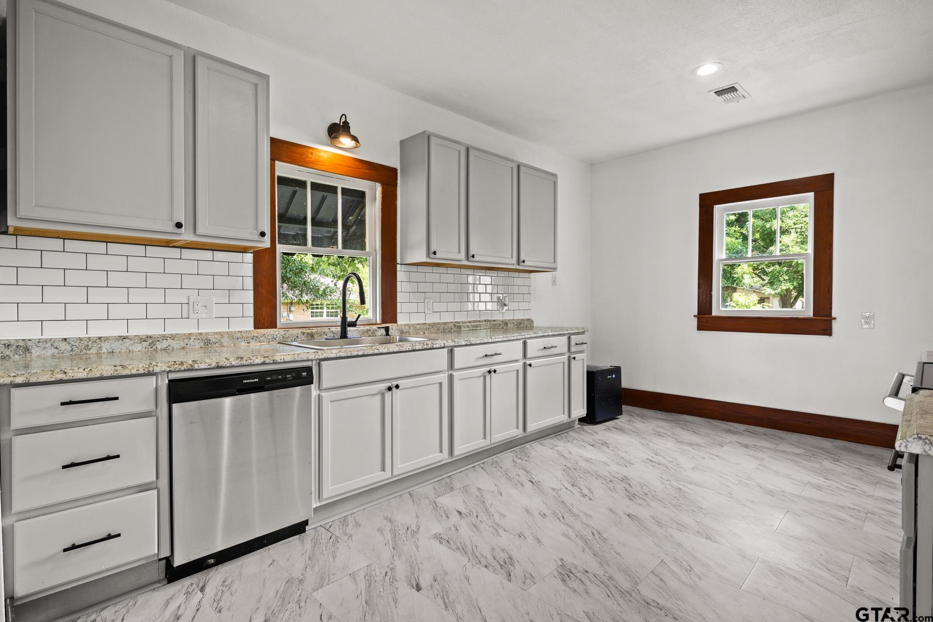 207 W 3rd