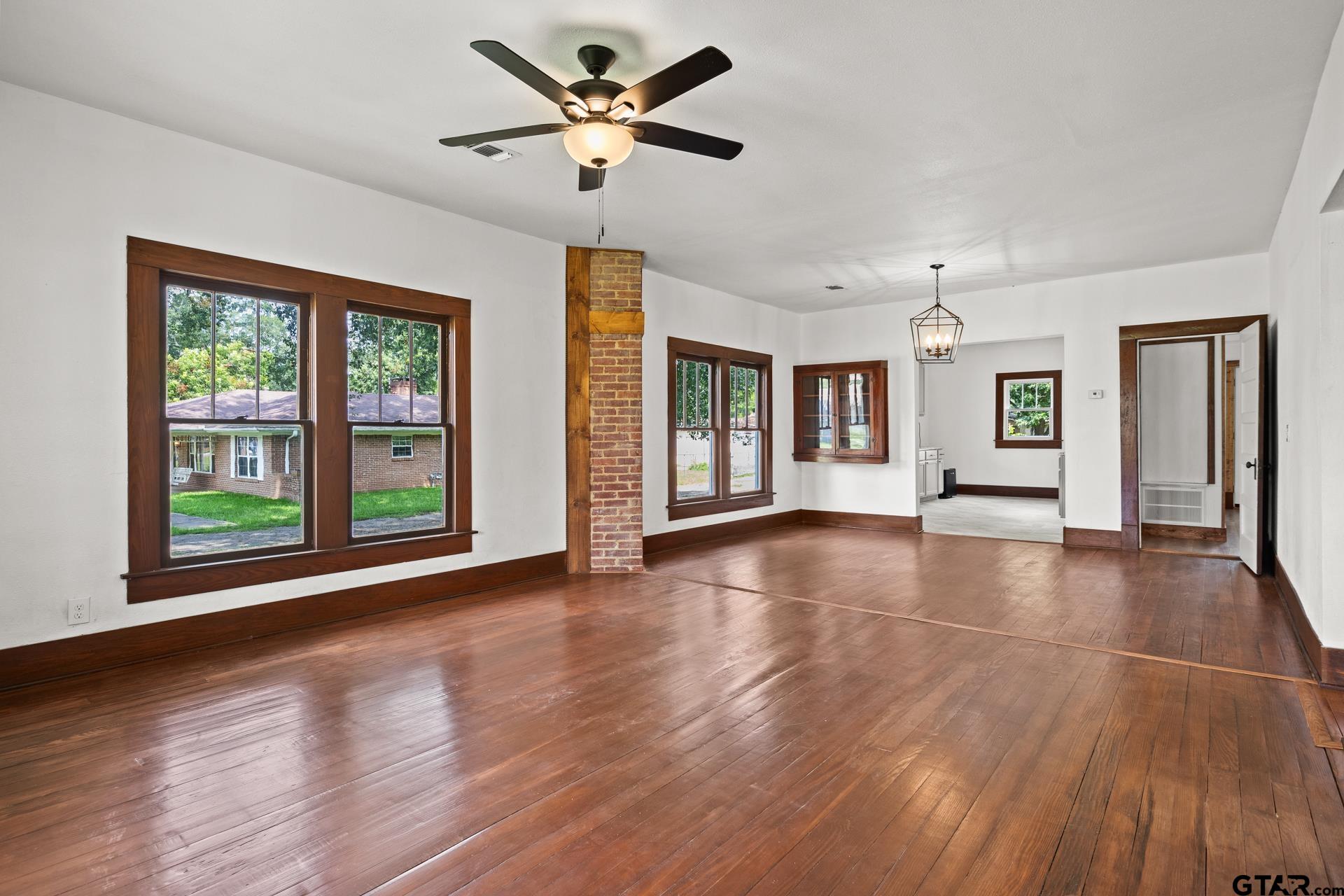 207 W 3rd