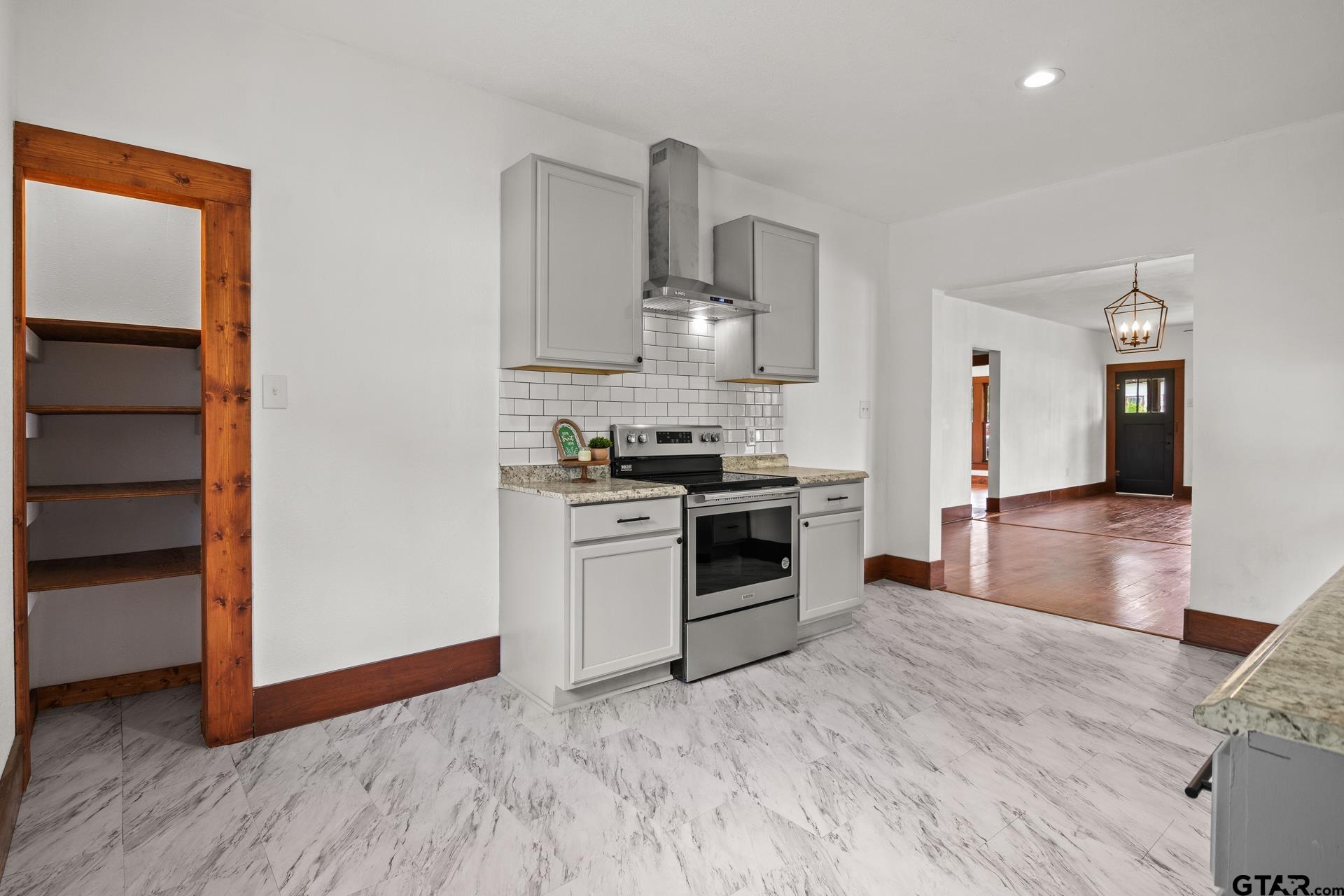 207 W 3rd