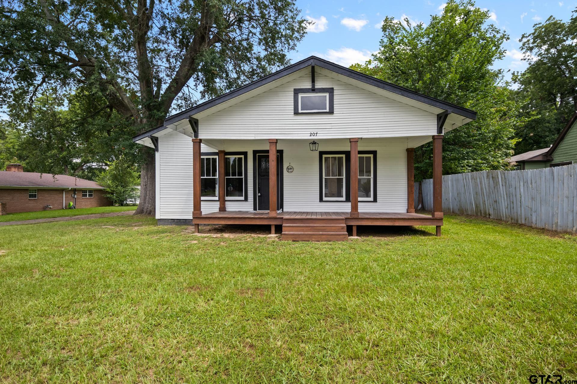 207 W 3rd