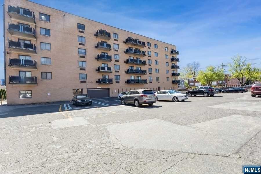5 Linden Street 2J