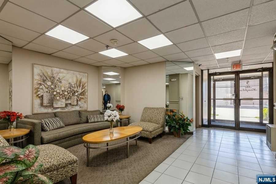 5 Linden Street 2J
