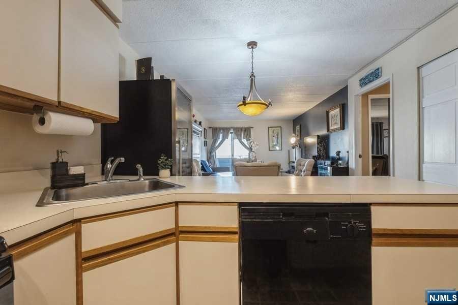 5 Linden Street 2J