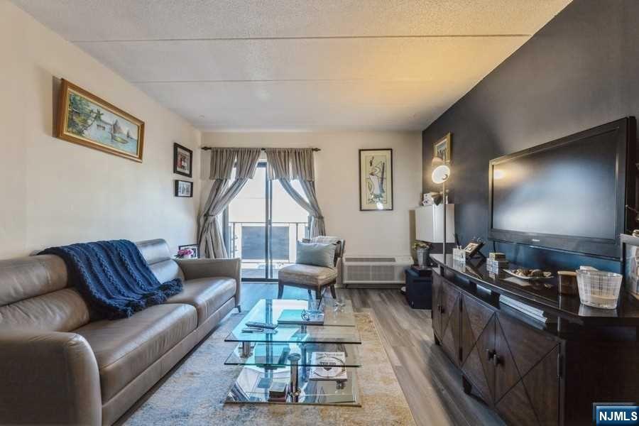 5 Linden Street 2J