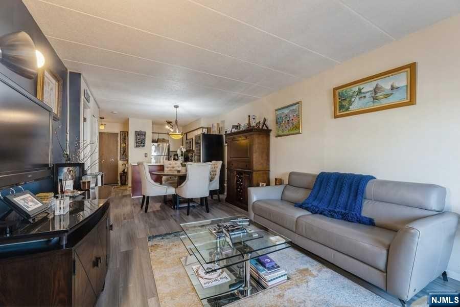 5 Linden Street 2J