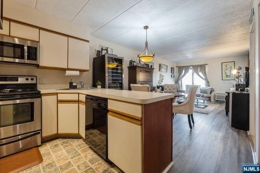 5 Linden Street 2J