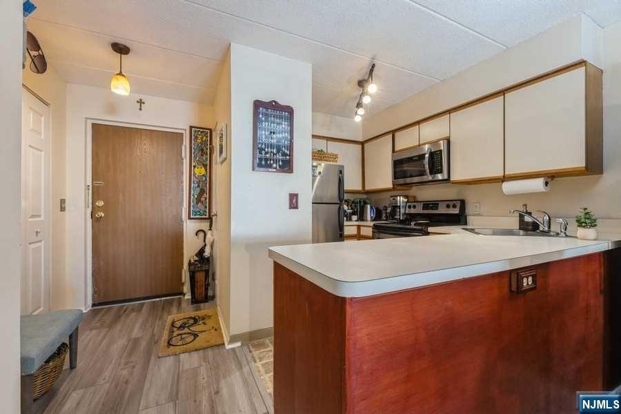 5 Linden Street 2J