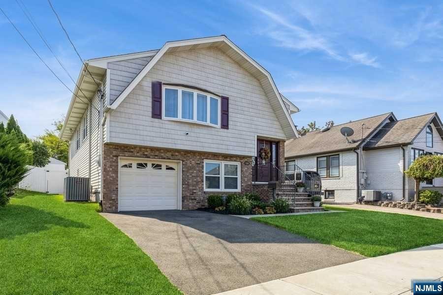 406 Van Bussum Avenue