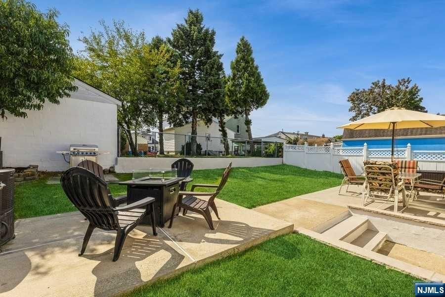 406 Van Bussum Avenue