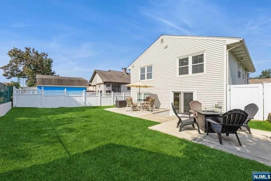 406 Van Bussum Avenue