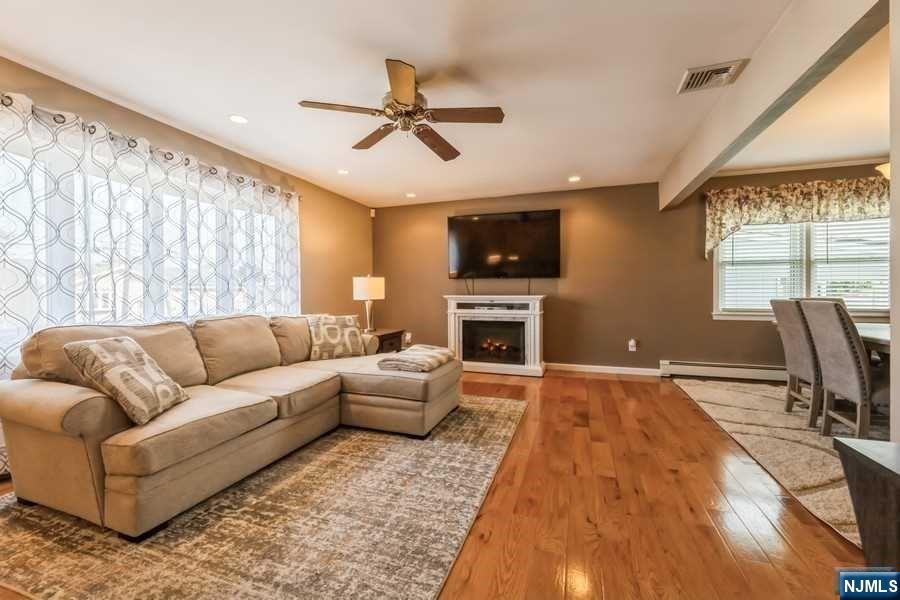 406 Van Bussum Avenue