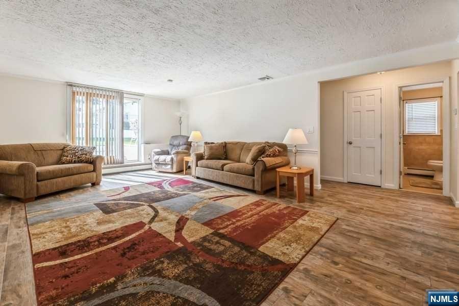 406 Van Bussum Avenue