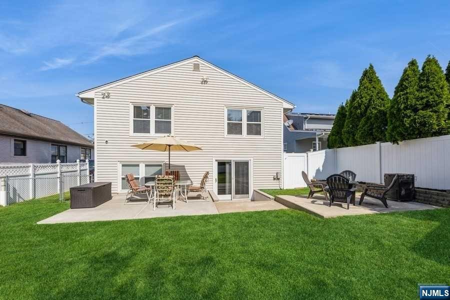 406 Van Bussum Avenue