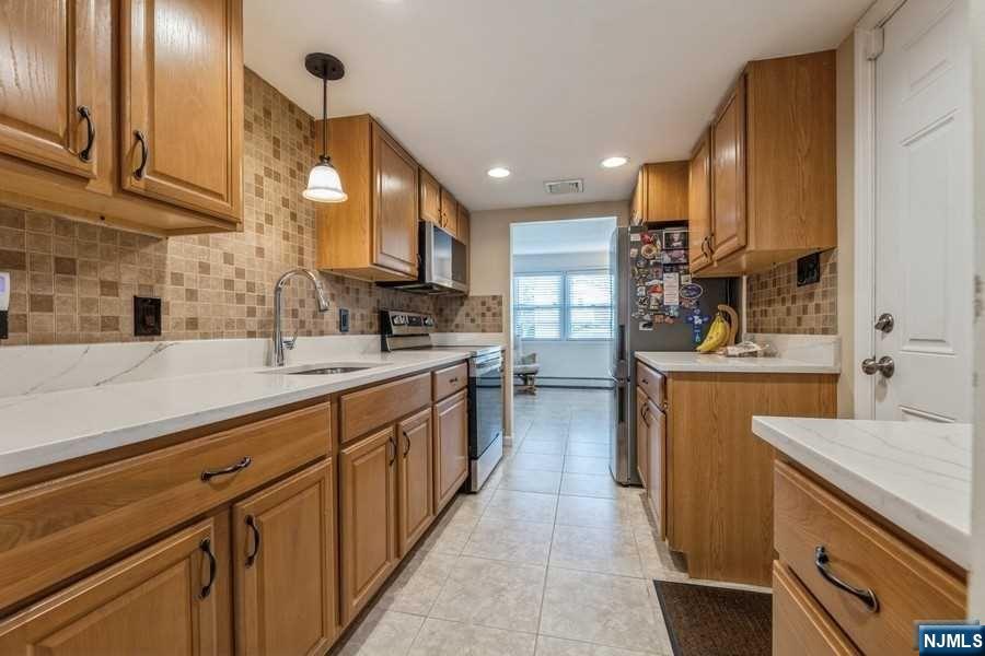 406 Van Bussum Avenue