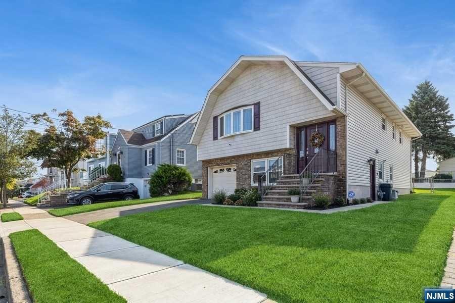 406 Van Bussum Avenue