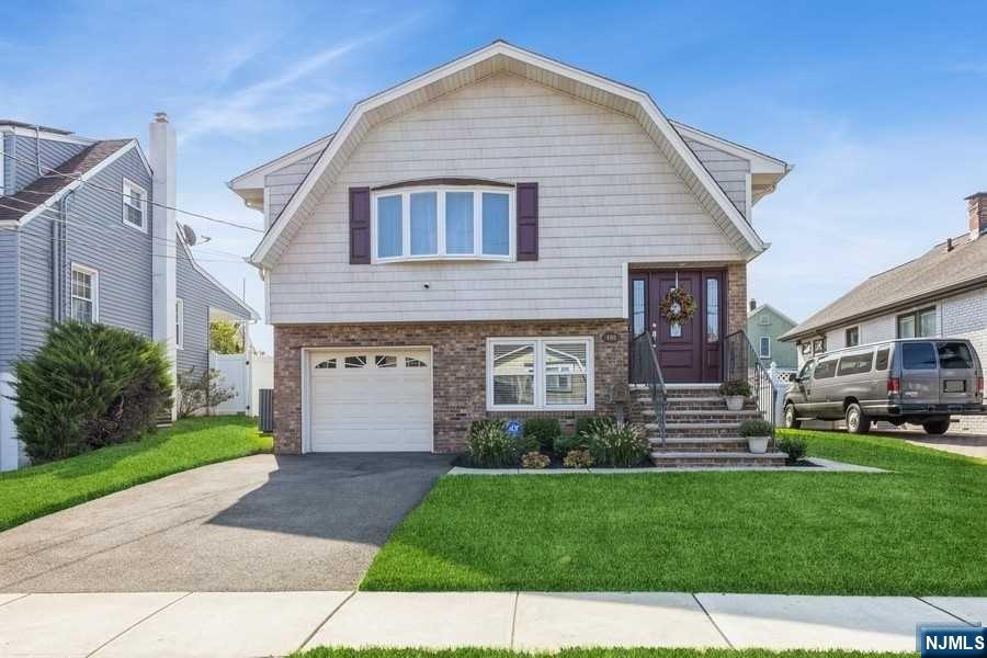 406 Van Bussum Avenue