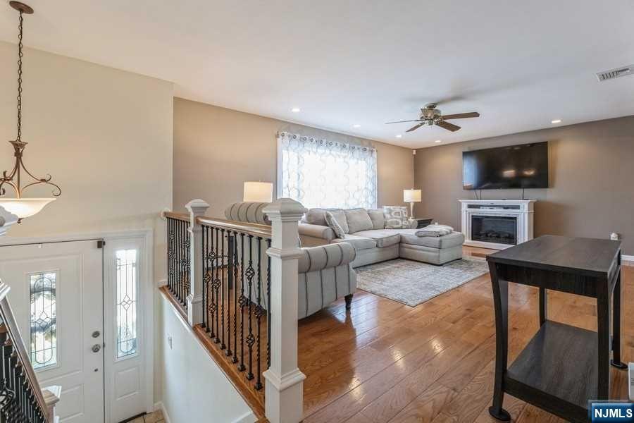 406 Van Bussum Avenue