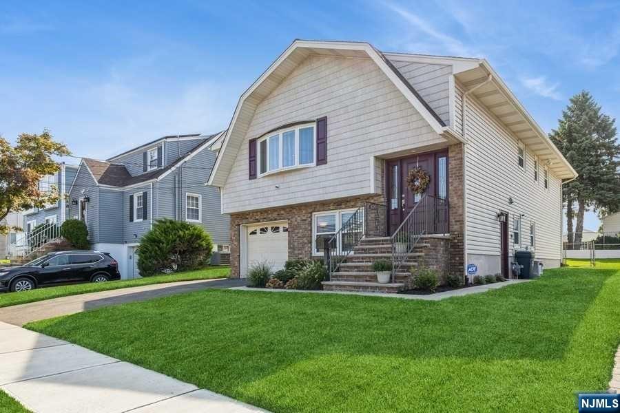 406 Van Bussum Avenue