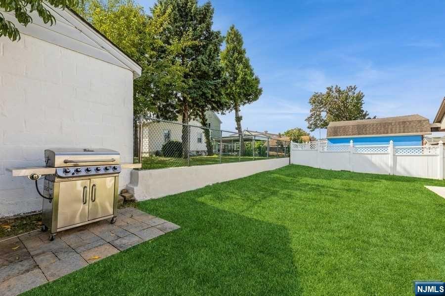 406 Van Bussum Avenue