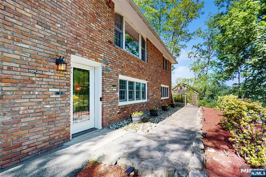 66 Hillside Drive