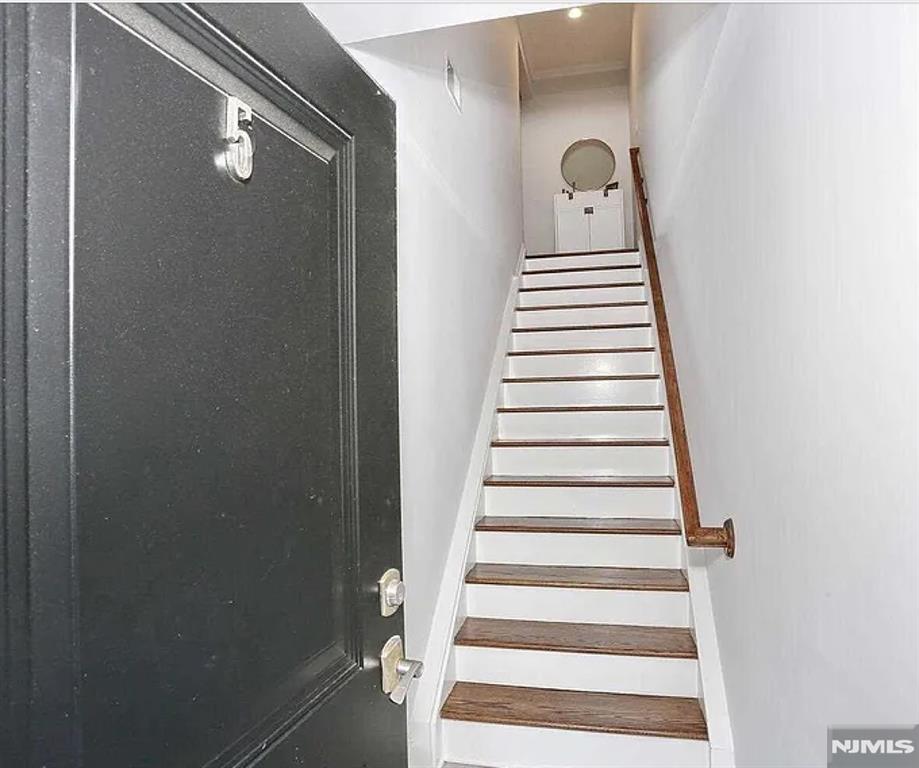 53 Crest Street 5