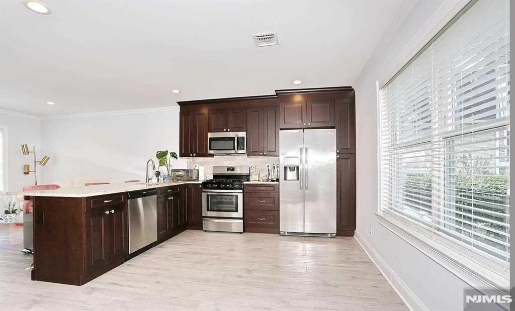 53 Crest Street 5