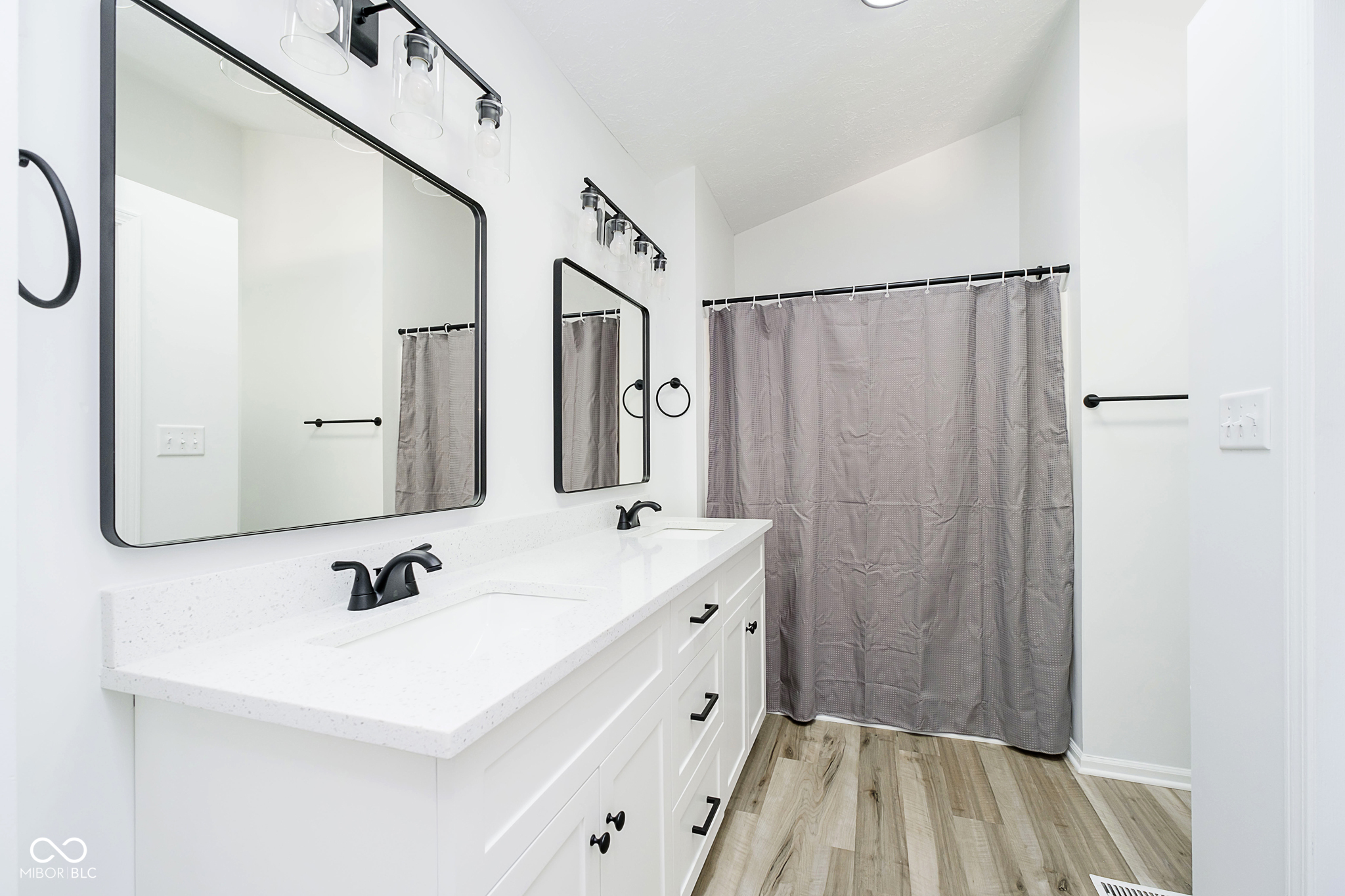 11127 Bayridge Circle W