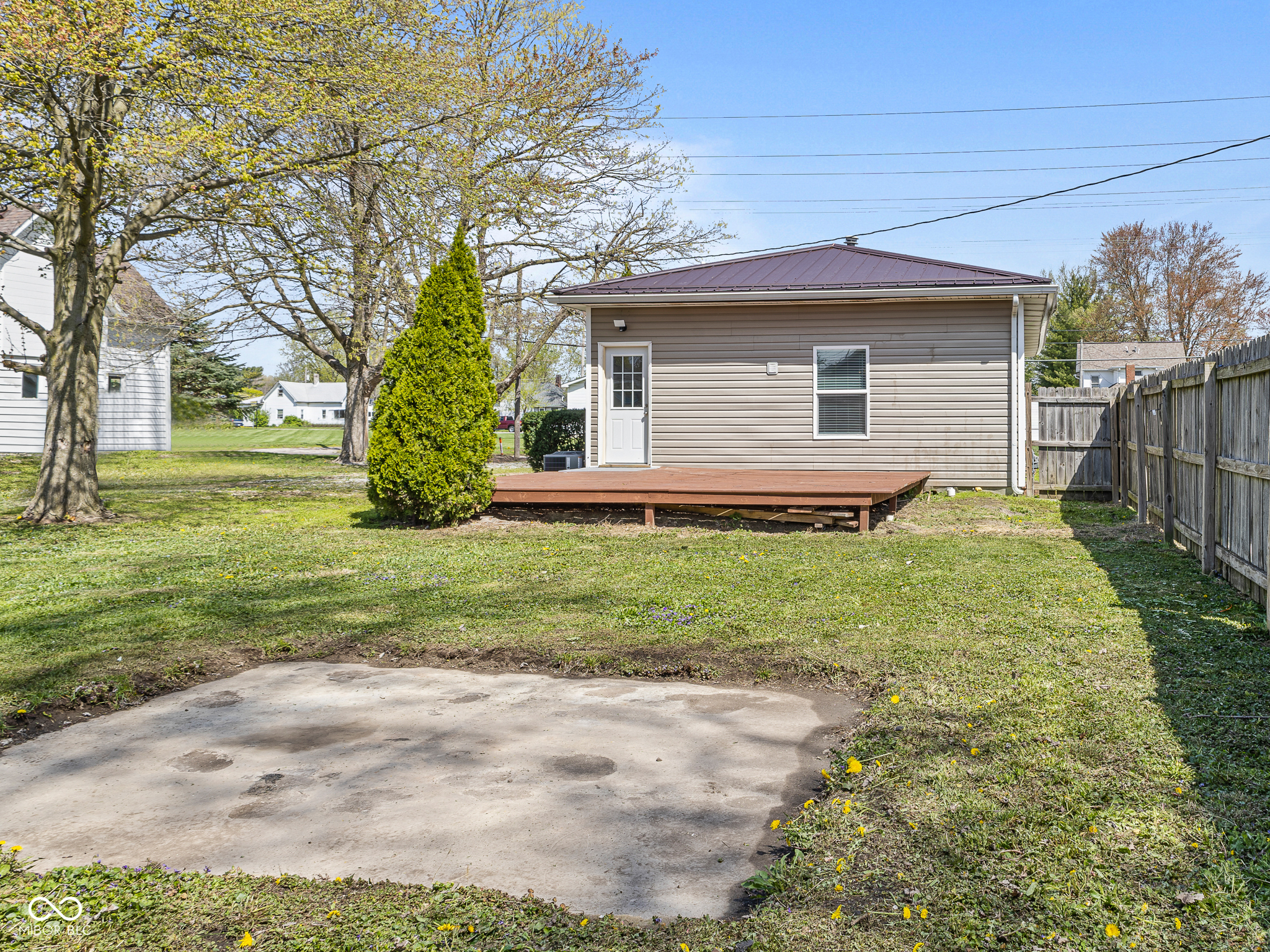 125 W Noble Street