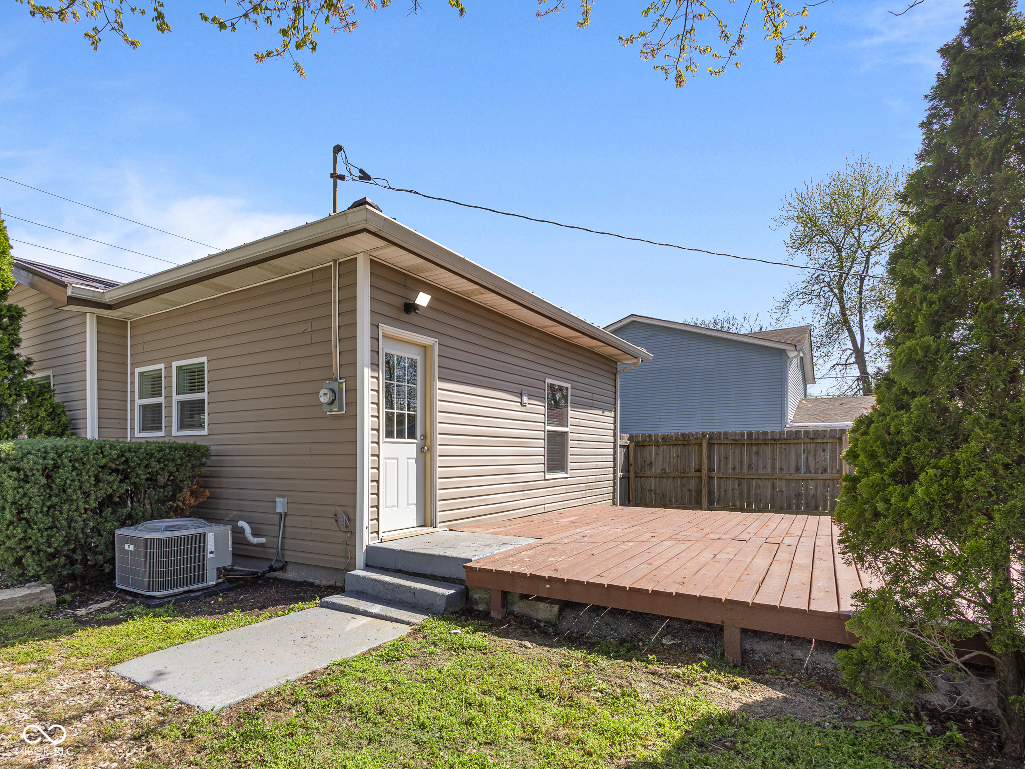 125 W Noble Street