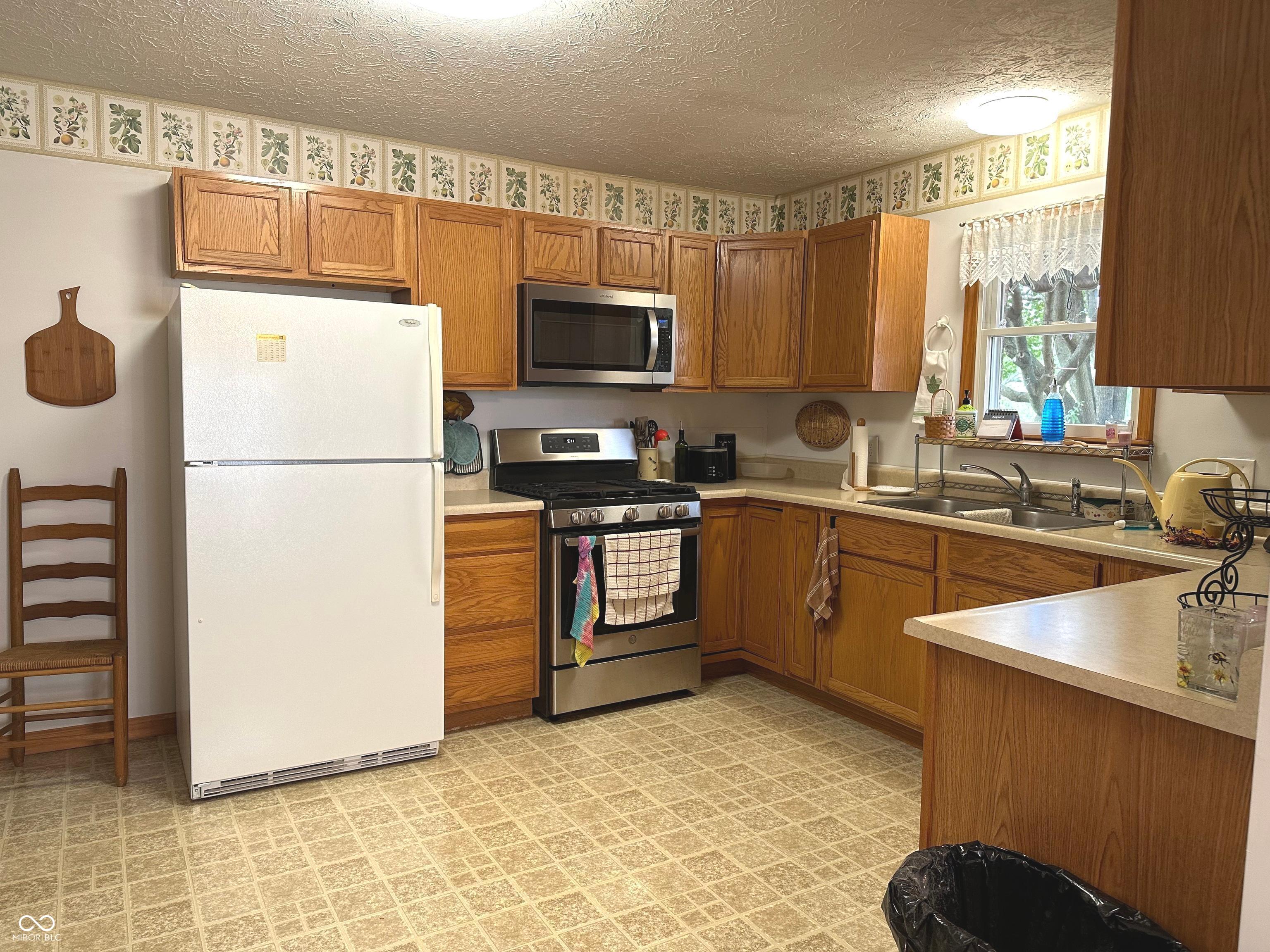 214 Lakeshore Drive