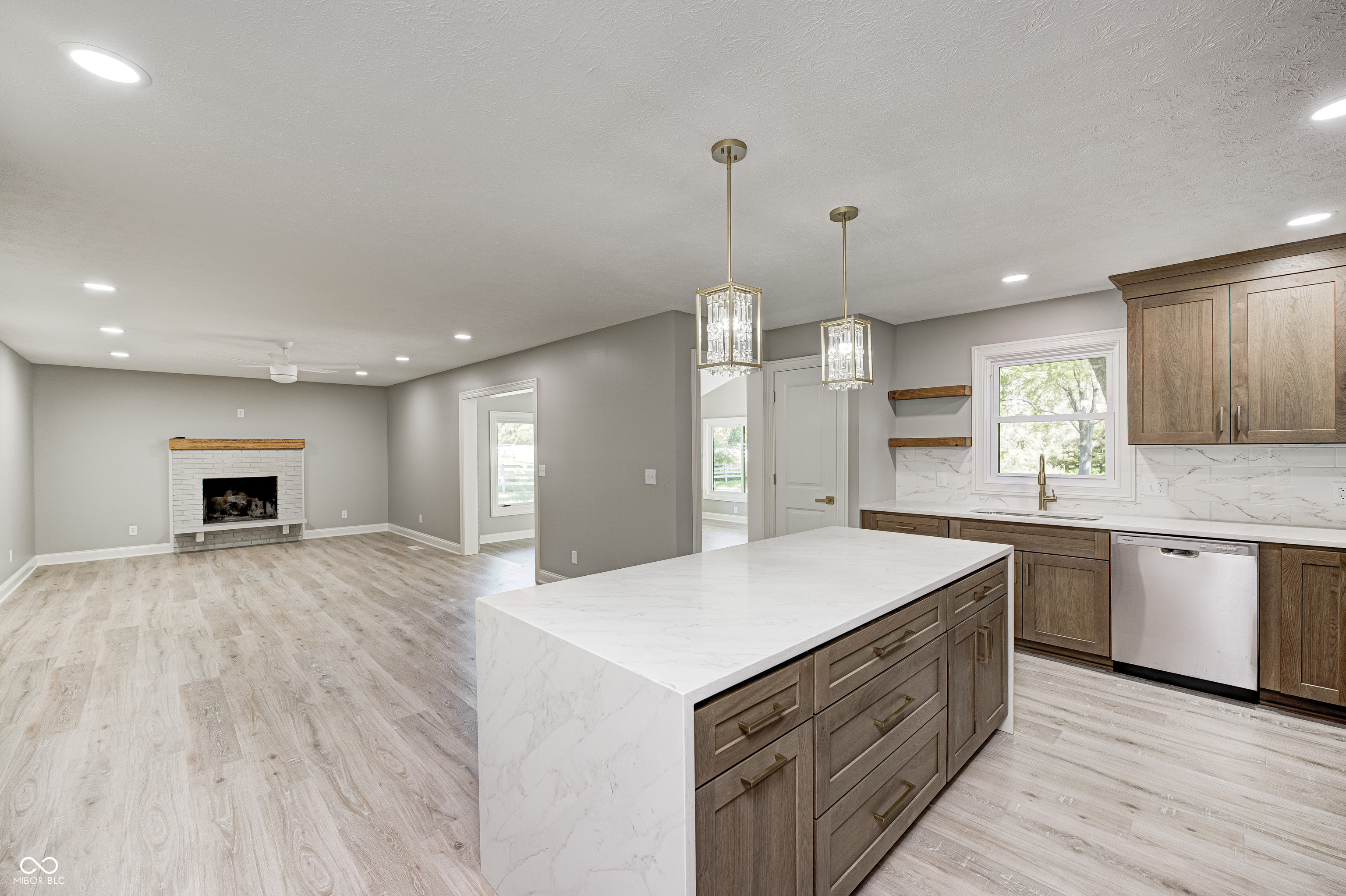 4326 W 156th Street